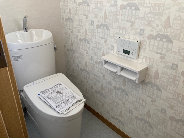 トイレの施工前の写真です。