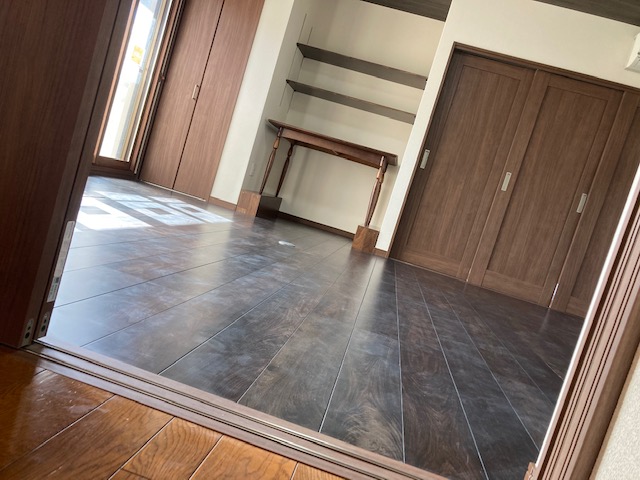 クローゼットは3枚引戸で開け閉めが容易にできます。