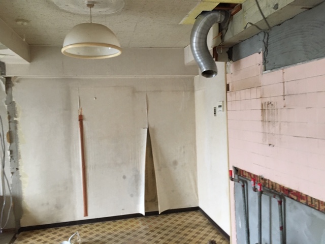 キッチン解体の写真です。