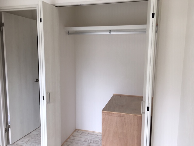 洋間クローゼットの施工後の写真です。