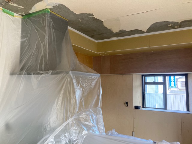 キッチンの施工中の写真です。