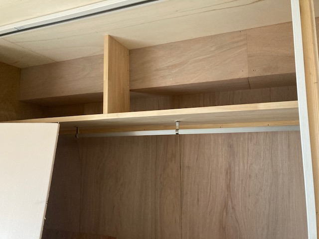 洋間に施工中の写真です。