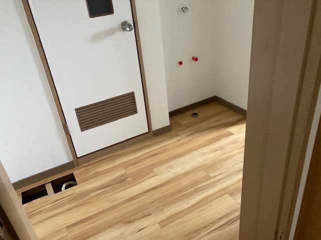 洗面の施工中の写真です。