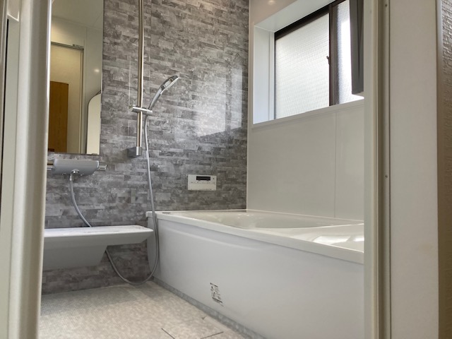 1216から1616に変更して足が延ばせる浴槽に変更しました。