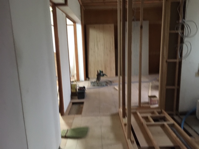 内装工事の施工中の写真です。