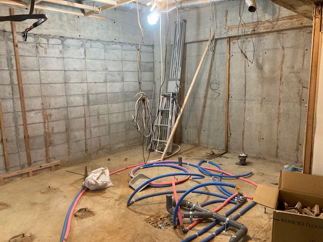 浴室、洗面、トイレの配管工事です。