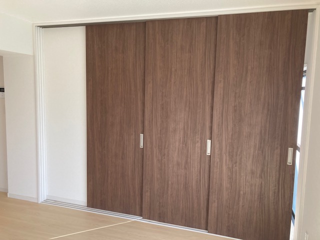 リビングは間仕切れるように3枚引き戸