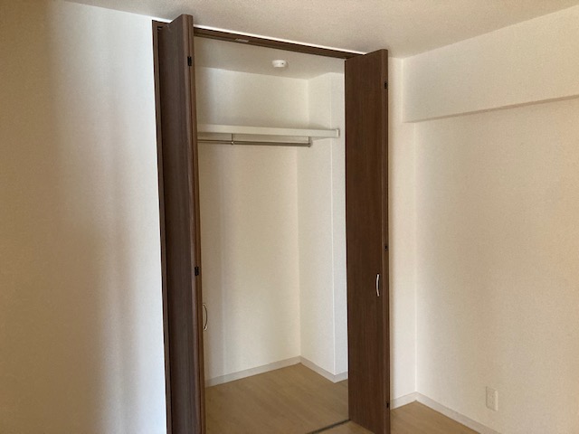 押し入れをクローゼットに変更いたしました。