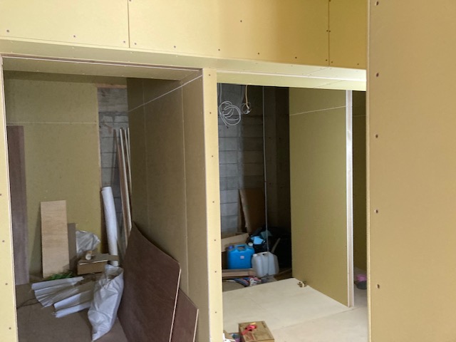 床造作後、壁天井を造ります。