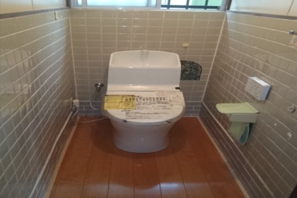 トイレ交換、床フローリング工事