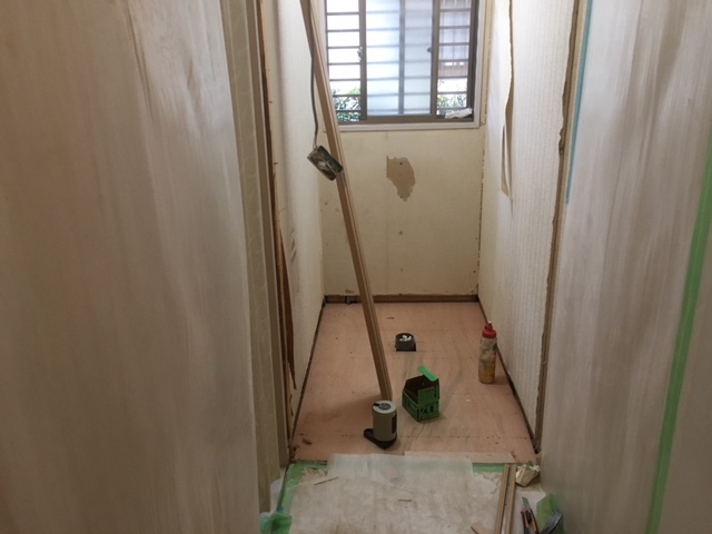 ドア交換、壁、床下地工事