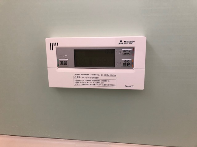 浴室リモコン施工後浴室リモコンは水が入らないようしっかりコーキングします。してない場合メーカー保証が効かない場合があります。