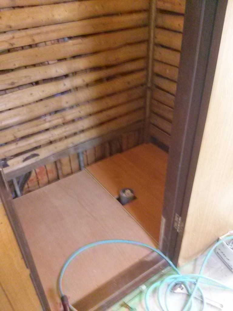 解体、床、壁工事