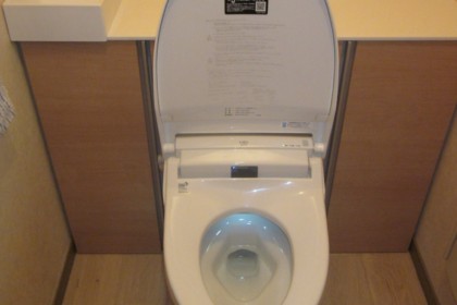 トイレ交換リフォーム、バイク置き場工事　北九州市