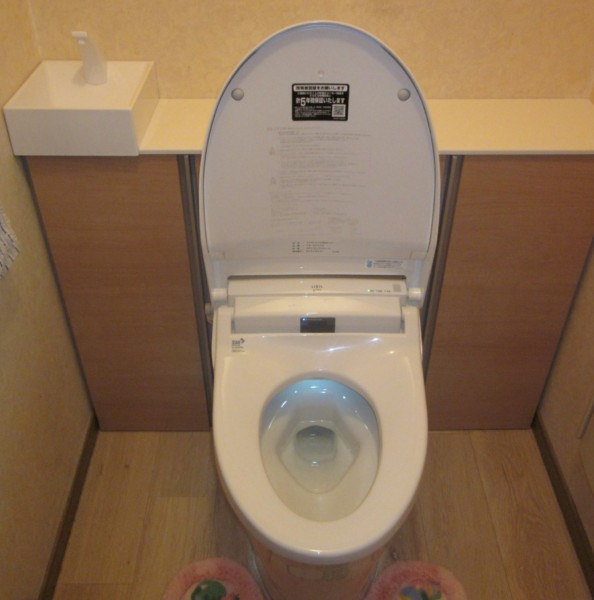 トイレ交換リフォーム、バイク置き場工事　北九州市