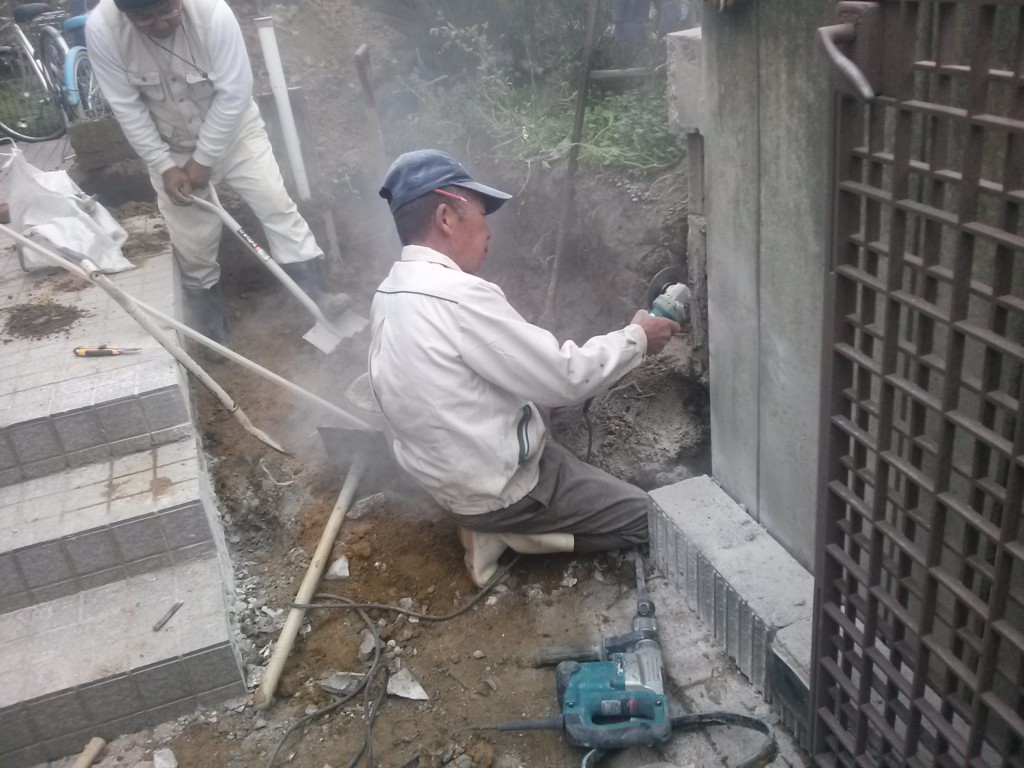 バイク置き場施工中