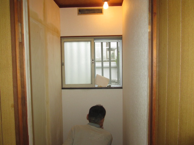 クロスを貼ります。