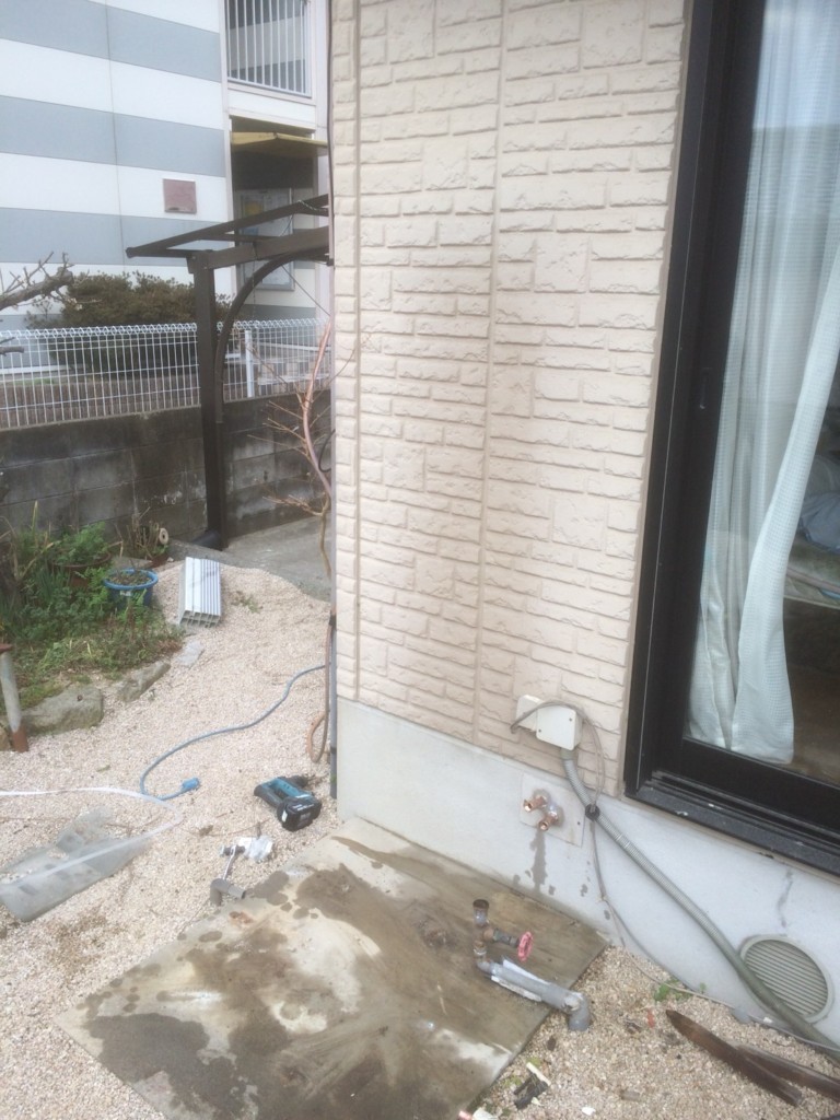 既存エコキュート取り外し