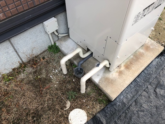 新しいエコキュート据え付け