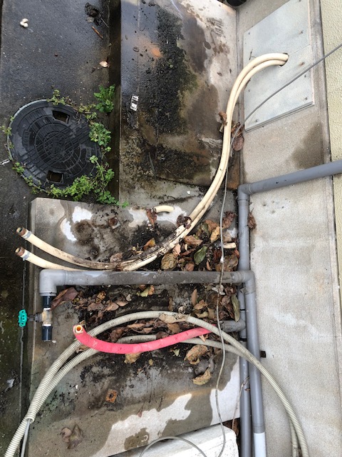 既存エコキュート取り外し