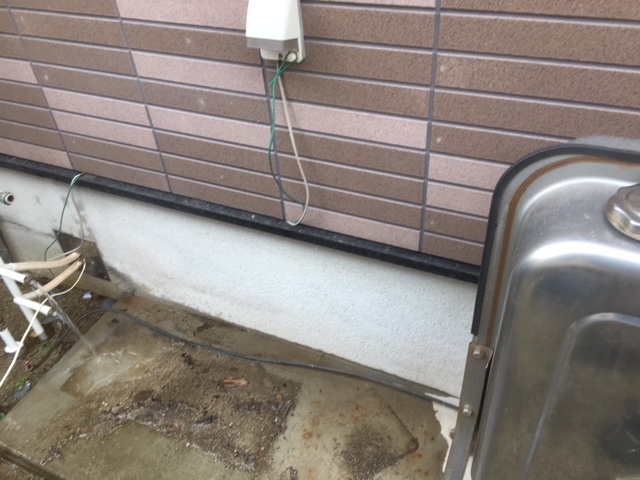 給湯器を取り外します