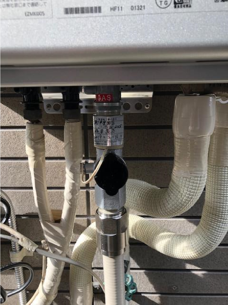 寒い日に凍結しないよう保温をしっかりします。ガス管も届きませんでしたので交換です。当社は西部ガス簡易内菅施工店で自社に職人がいますのでガス工事も安心してお任せください。