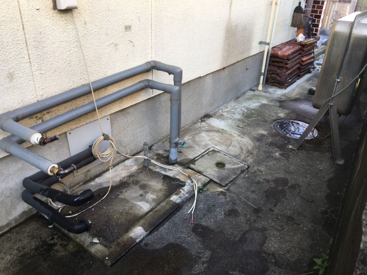 新しい給湯器を取り付けます