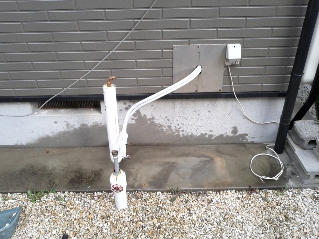 給湯器を取り外します