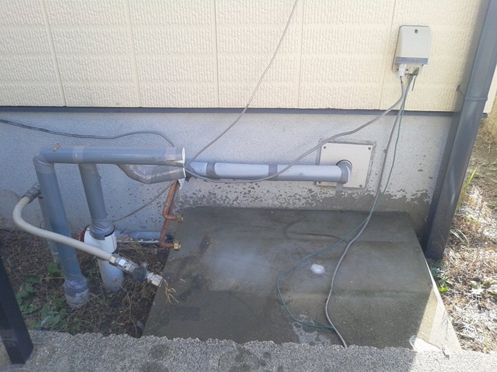 給湯器を取り外します