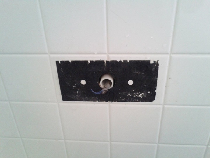 浴室リモコン取り外し