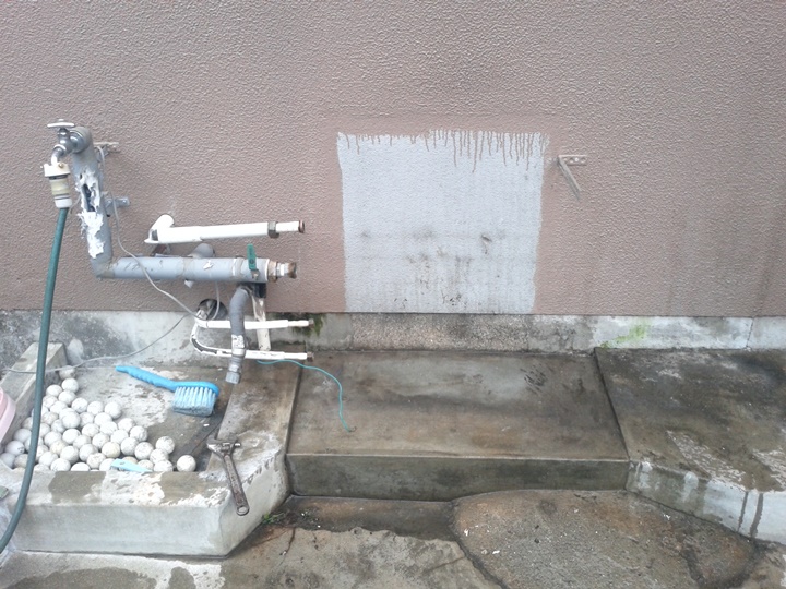 給湯器を取り外します