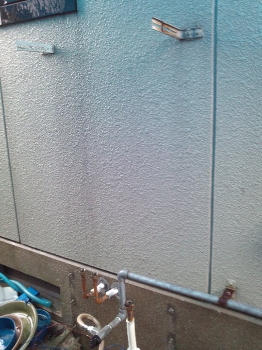 既存給湯器を取り外します