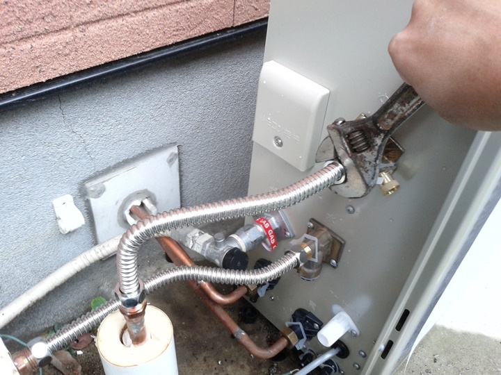 お湯、水配管工事