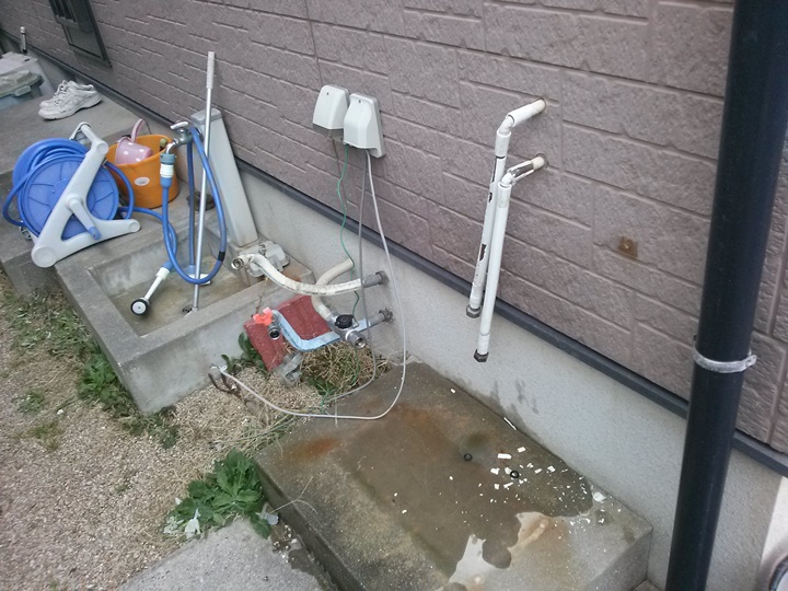 新しい給湯器を取り付けます