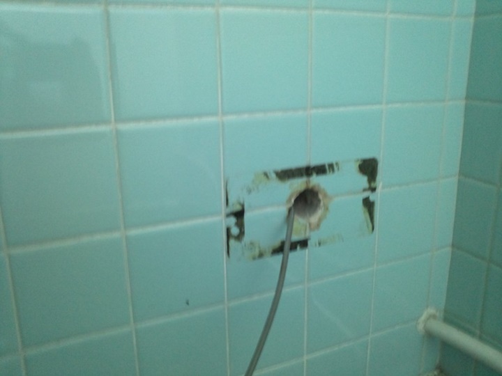 浴室リモコン取り外し