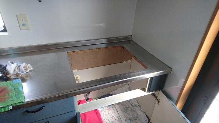 ガスコンロ施工中