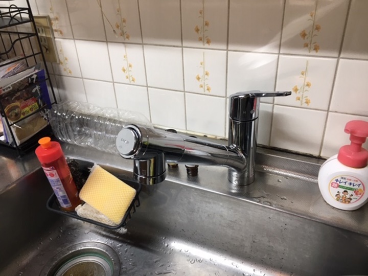 台所水栓施工後　タカギ製の浄水器付きのシャワーハンドル水栓に交換しました。