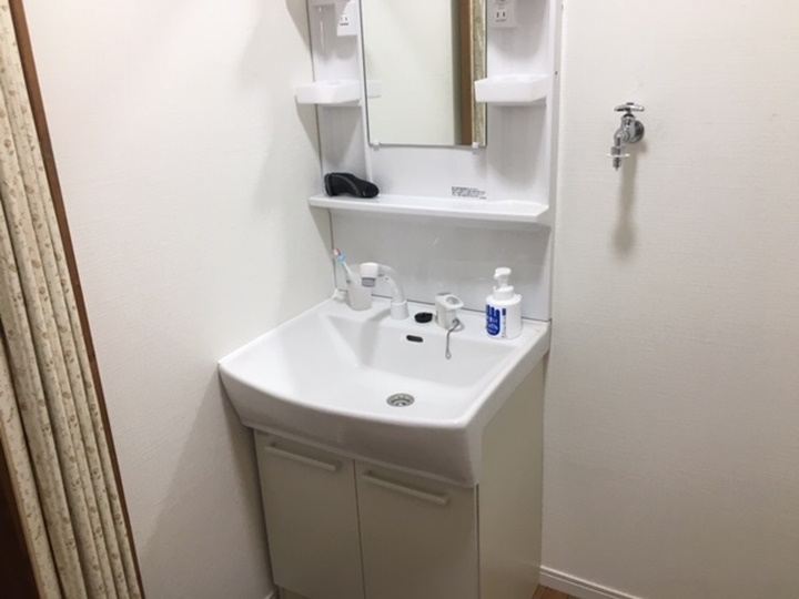 洗面施工後　洗面台を750cmから600に変更して洗濯機スペースを確保しました。