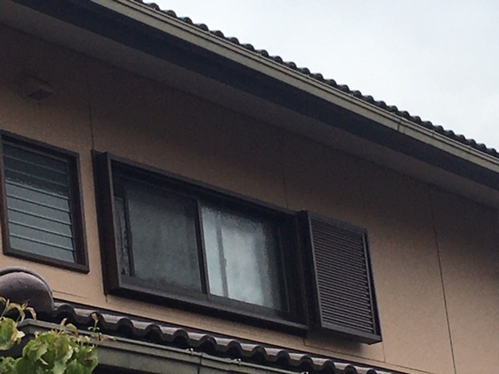 雨戸施工後後付け雨戸を設置いたしました。　　
