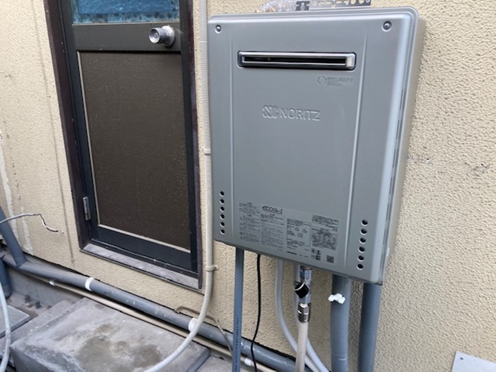 給湯器施工後　電気温水器から省エネガス給湯器エコジョーズに交換です。