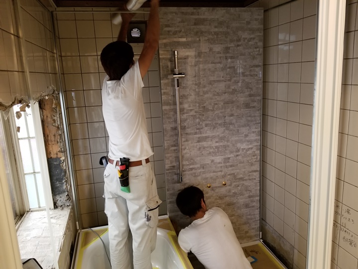 浴室施工中