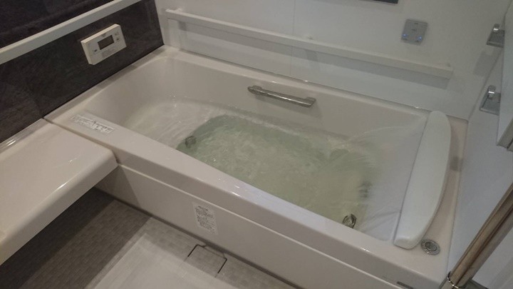 バスタイムが楽しくリラックスできるアクアフィ－ルをオプションで採用いただきました。