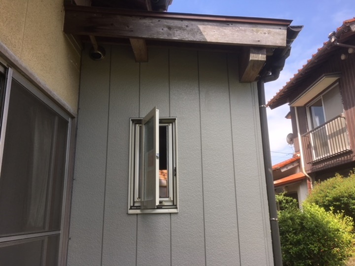外部もサイディングを貼りかえます。