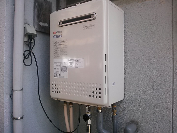 給湯器も２４号に交換していますので冬でも２か所給湯してもお湯の量は減りません。