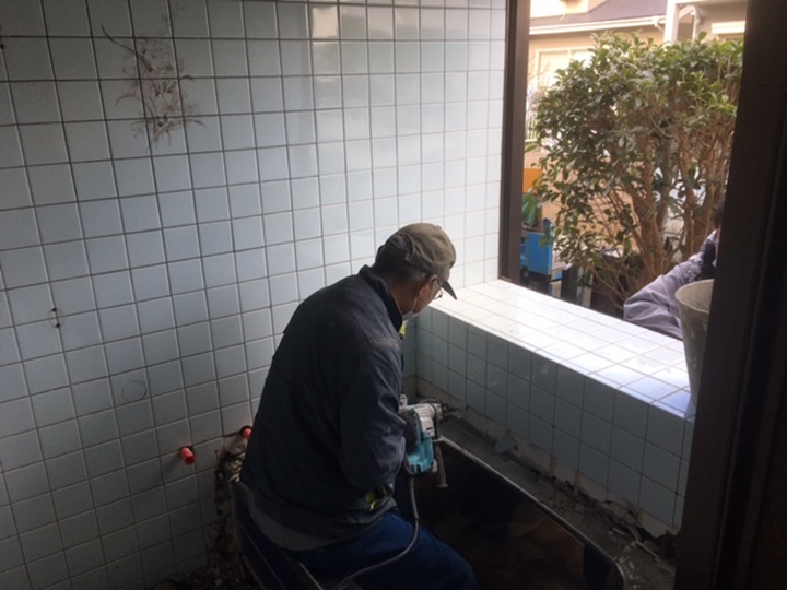 浴室施工中