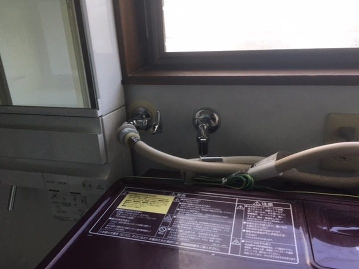 浴槽の残り湯を使用できるふろ利用システムの配管を壁の中に入れます。