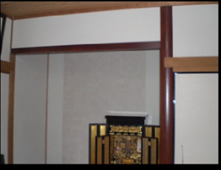 床の間の壁にデザインタイルのエコカラット