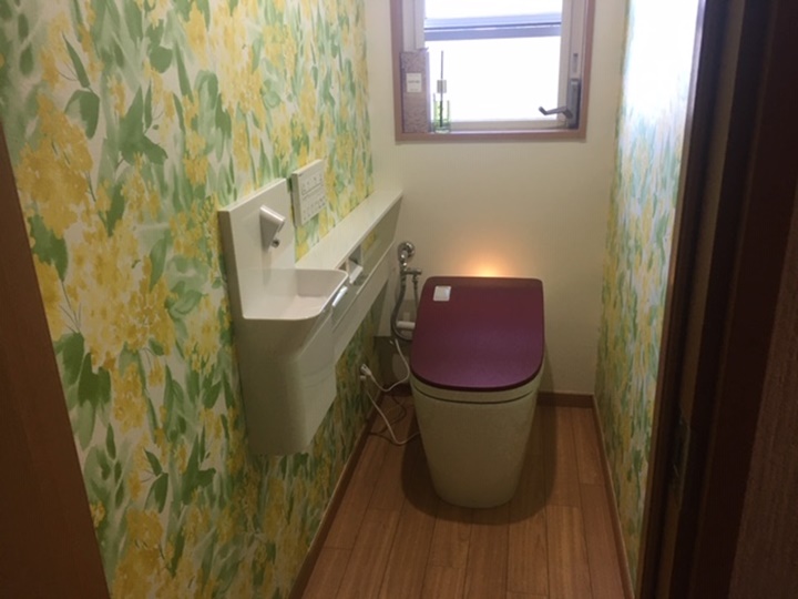 トイレ施工後<br />パナソニックアラウーノタンクレス節水トイレに交換です。