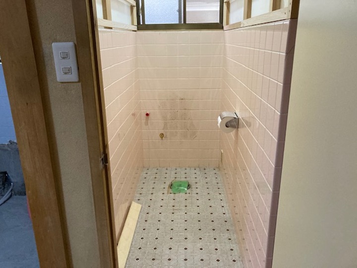 トイレ施工前中