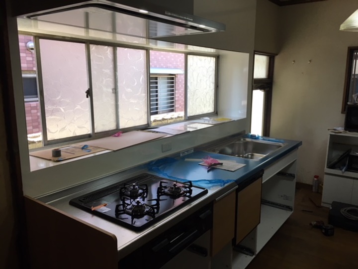 キッチン施工中